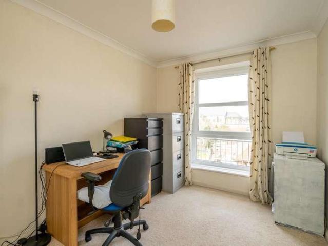 3 bed flat for sale
