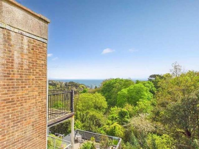 3 bed flat for sale