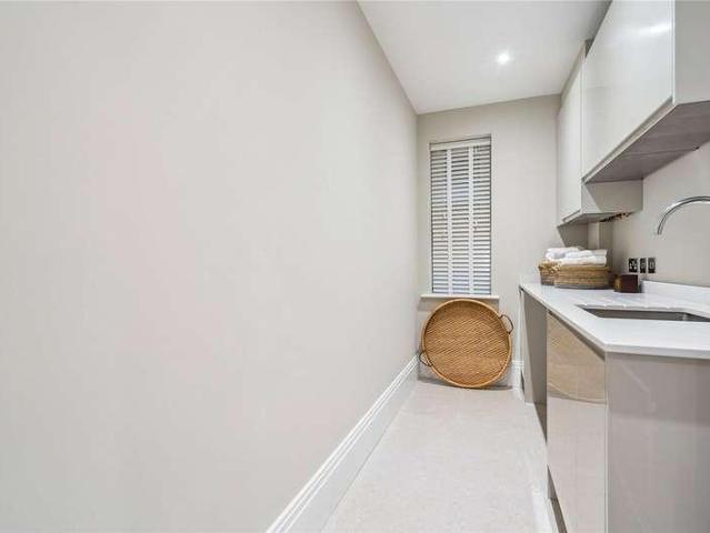 3 bed flat for sale