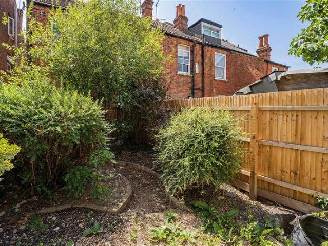 3 bed flat for sale