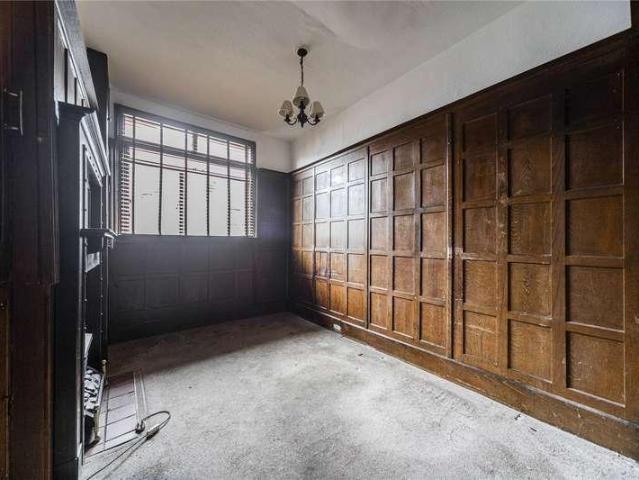 3 bed flat for sale
