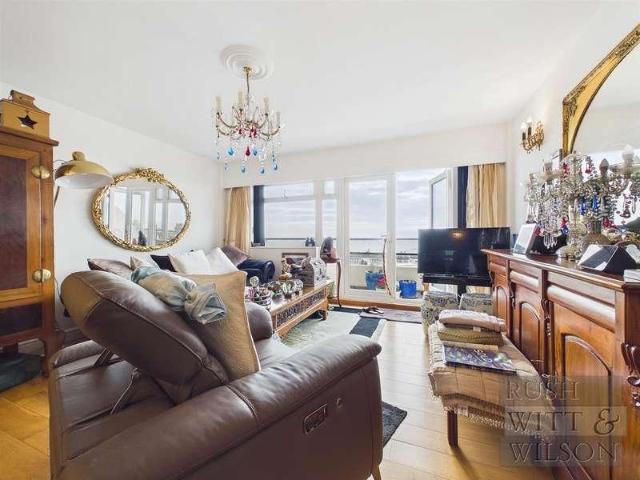 3 bed flat for sale