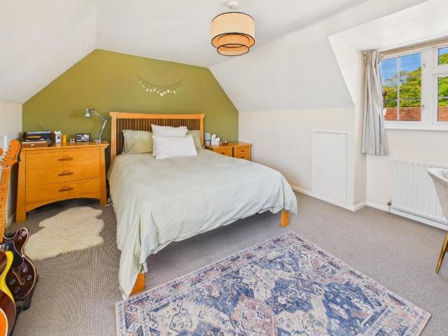 3 bed flat for sale