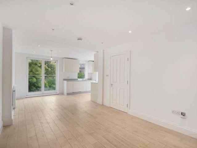 3 bed flat for sale