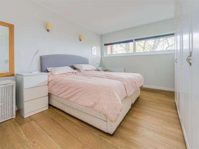 3 bed flat for sale