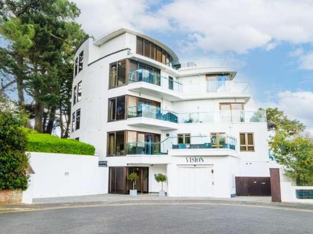 3 bed flat for sale