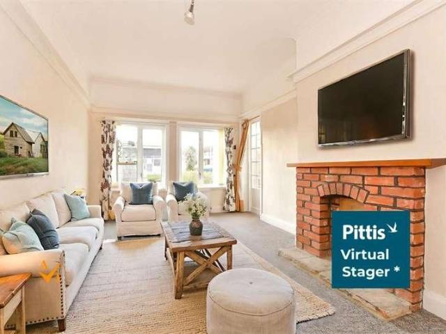 3 bed flat for sale