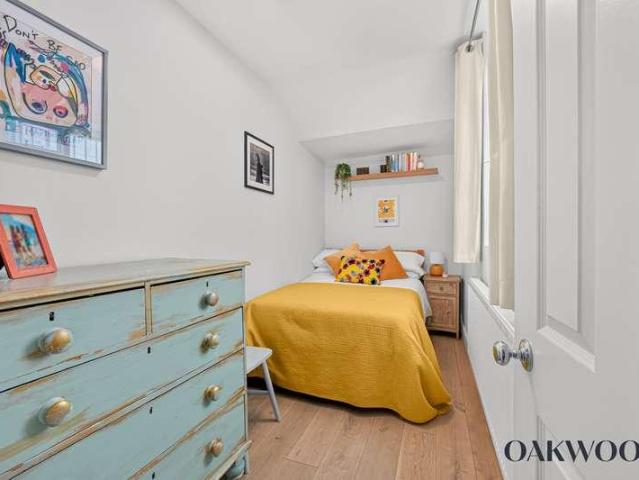 3 bed flat for sale