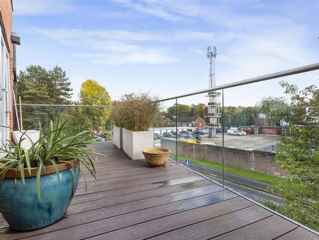 3 bed flat for sale
