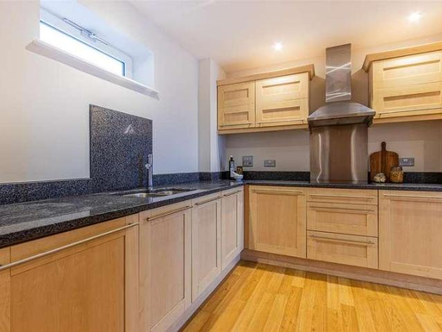 3 bed flat for sale
