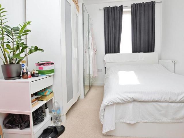 3 bed flat for sale