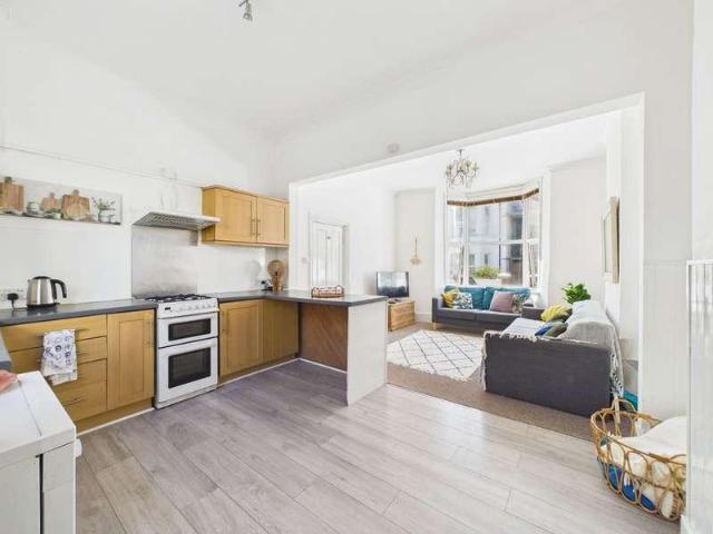 3 bed flat for sale