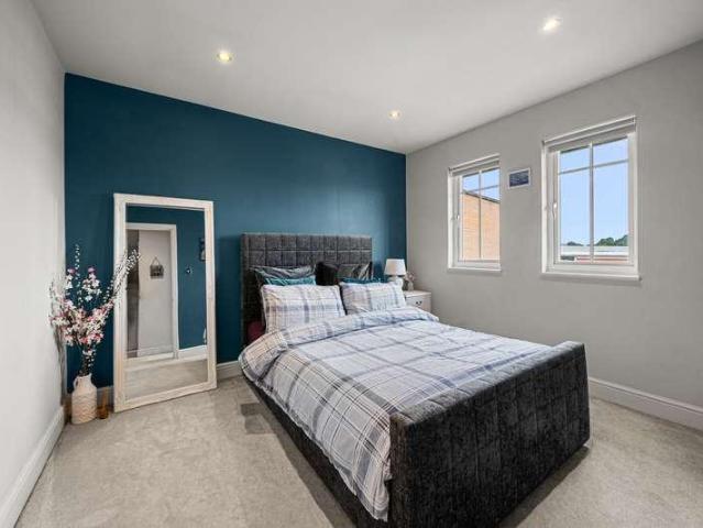 3 bed flat for sale