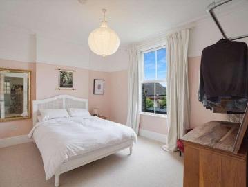 3 bed flat for sale