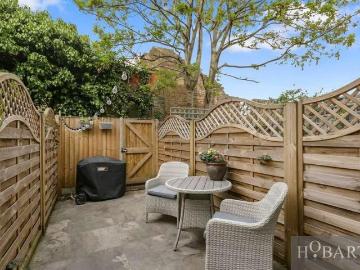 3 bed flat for sale