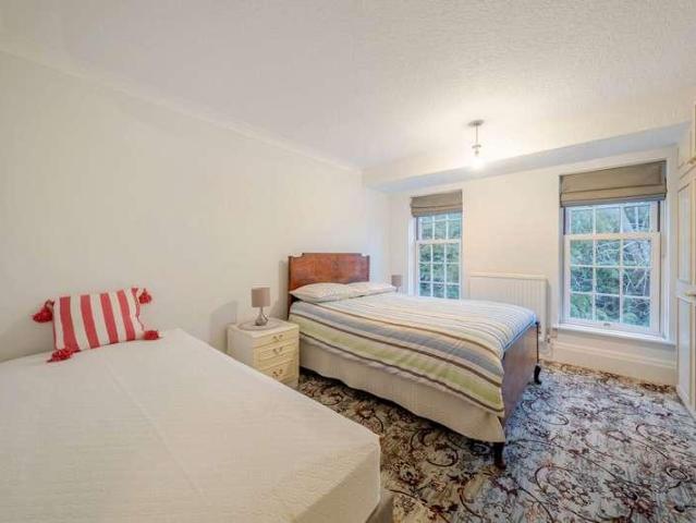 3 bed flat for sale