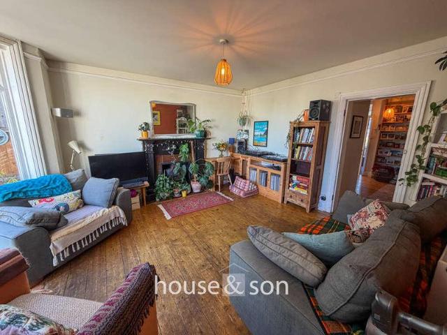 3 bed flat for sale