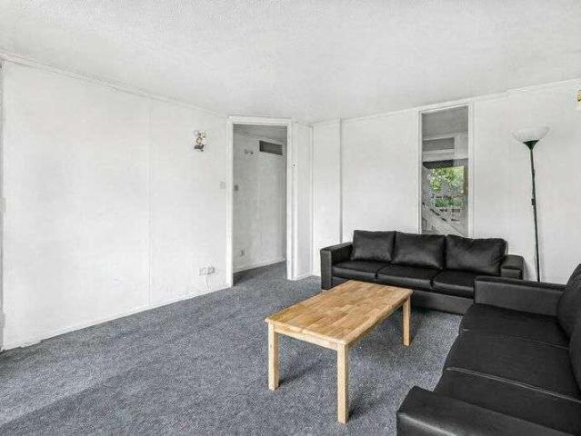 3 bed flat for sale