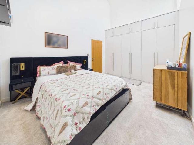3 bed flat for sale