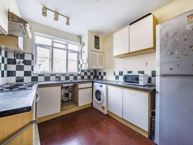 3 bed flat for sale