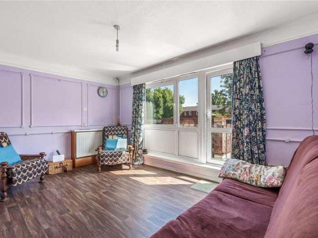 3 bed flat for sale