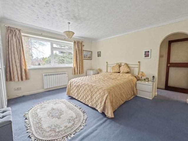3 bed flat for sale