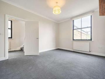 3 bed flat for sale