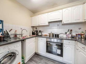 3 bed flat for sale