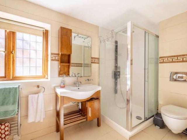 3 bed flat for sale