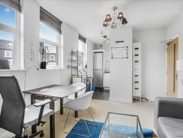 3 bed flat for sale