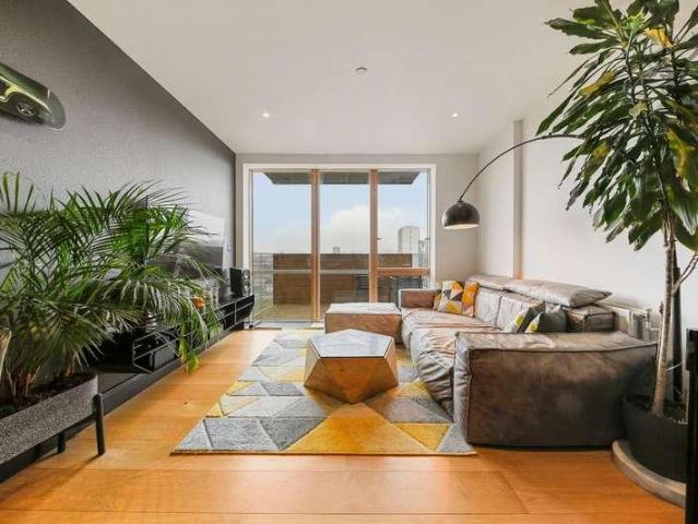 3 bed flat for sale