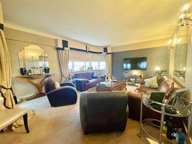 3 bed flat for sale