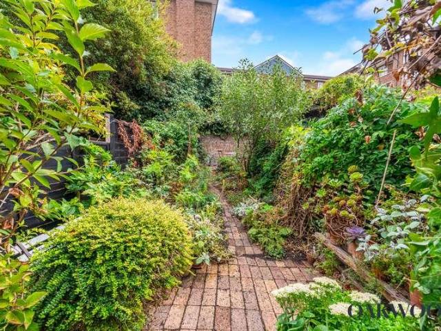 3 bed flat for sale