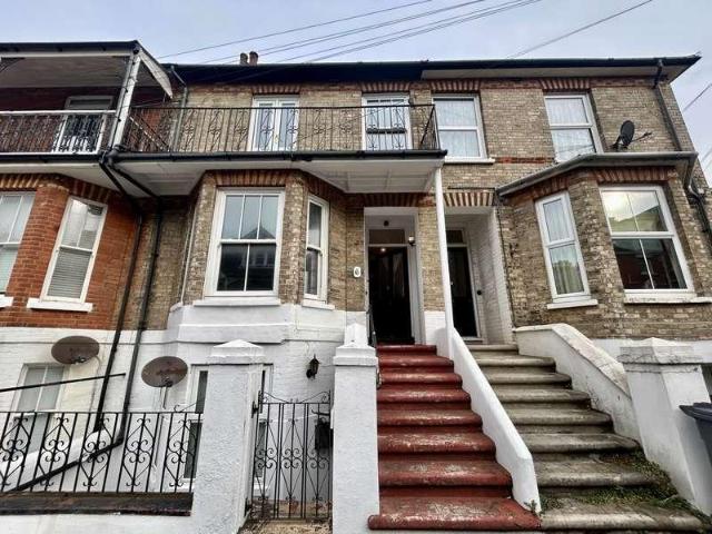 3 bed flat for sale