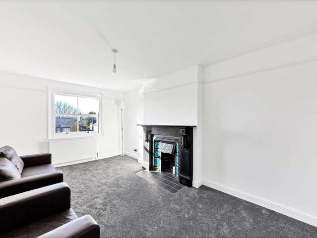 3 bed flat for sale