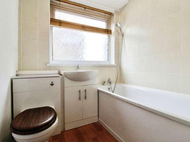 3 bed flat for sale