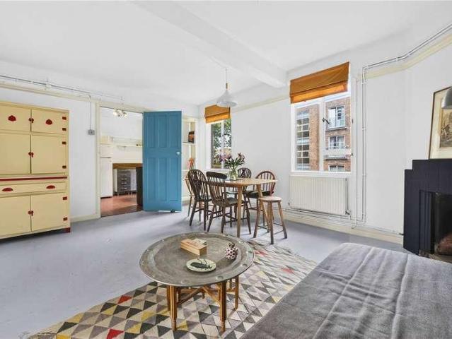 3 bed flat for sale