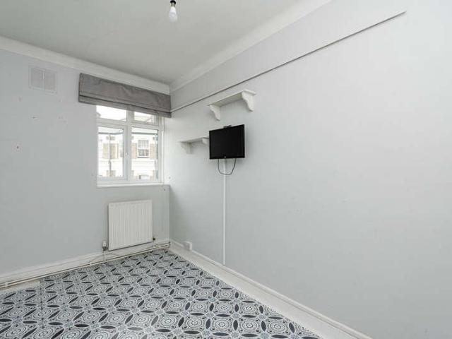 3 bed flat for sale