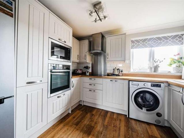 3 bed flat for sale