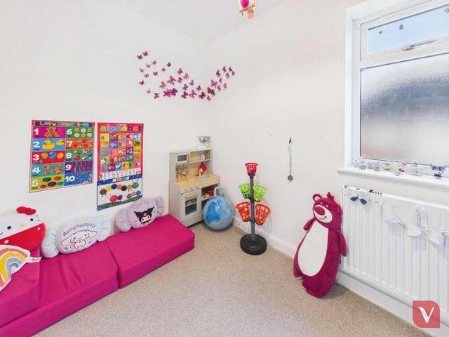 3 bed flat for sale