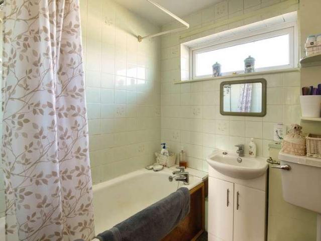 3 bed flat for sale