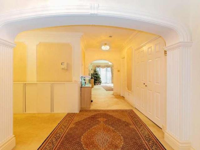 3 bed flat for sale