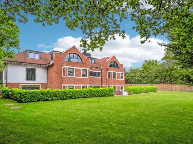 3 bed flat for sale