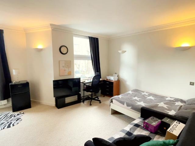3 bed flat for sale