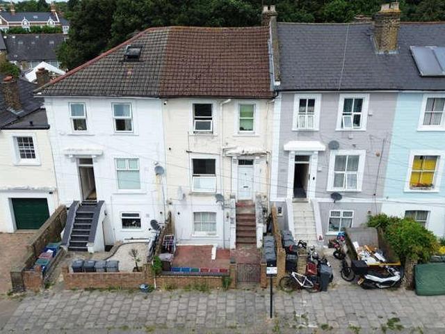 3 bed flat for sale