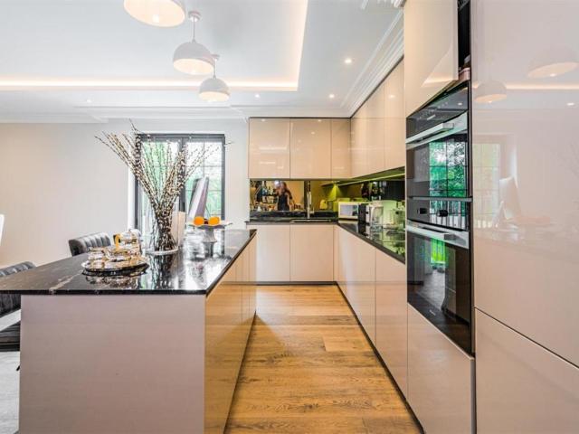 3 bed flat for sale
