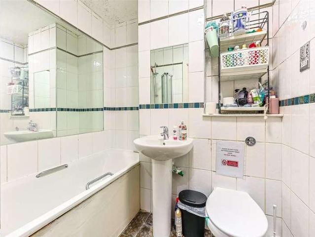 3 bed flat for sale