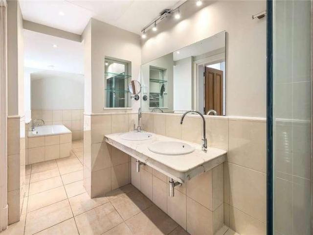 3 bed flat for sale