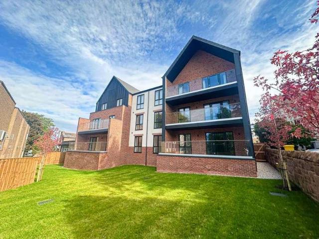 3 bed flat for sale
