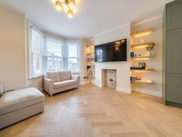 3 bed flat for sale